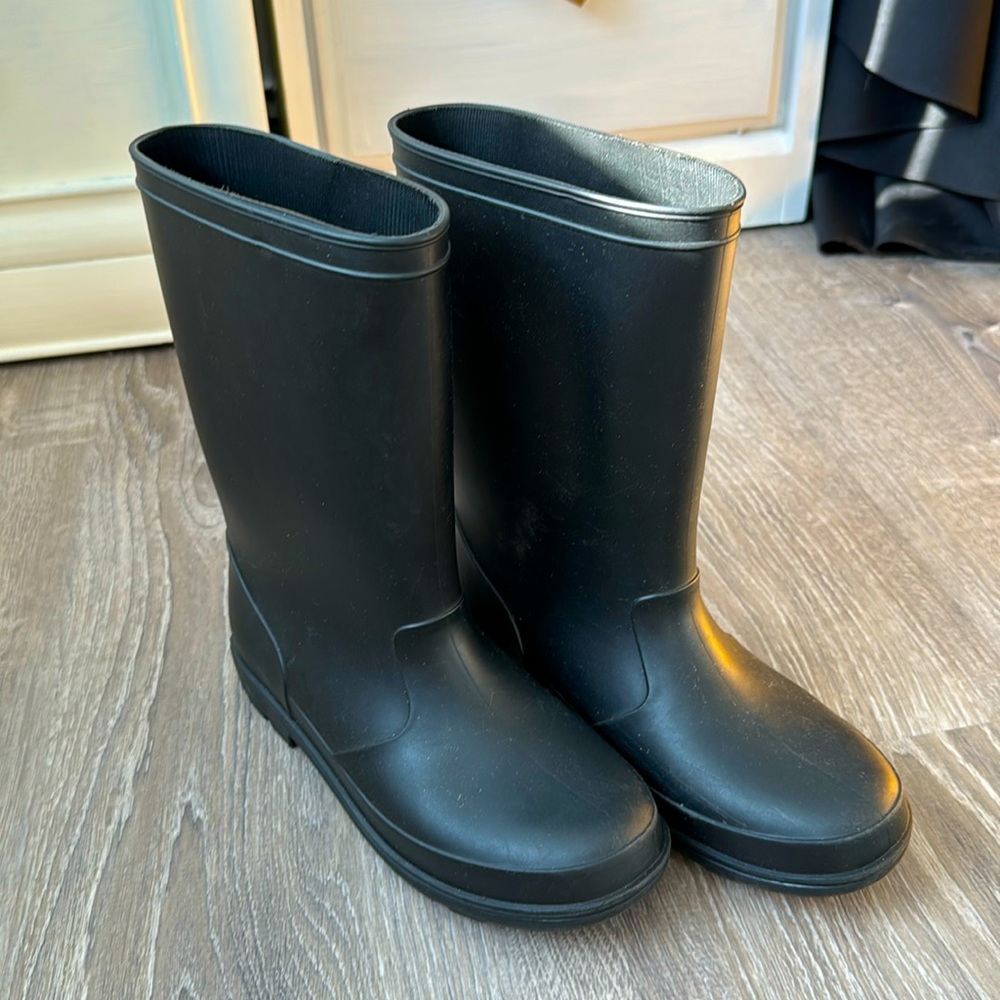 Rugged Outback Rain Boot